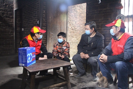 國網(wǎng)江永縣供電公司：迎春風(fēng)進(jìn)瑤寨，學(xué)雷鋒獻(xiàn)愛心