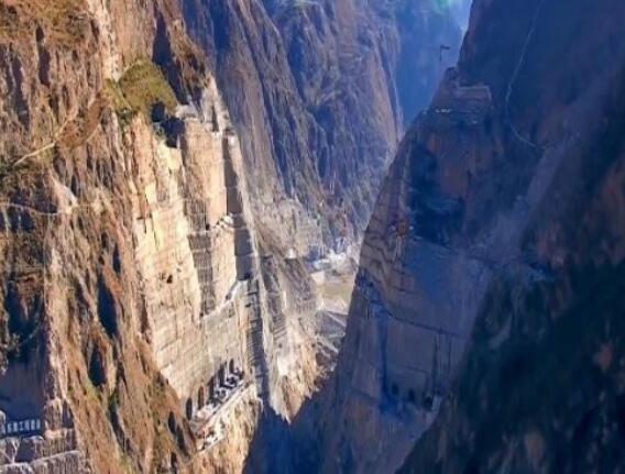 為建烏東德水電站，在峽谷底部挖90米深洞穴，用來干嘛的？