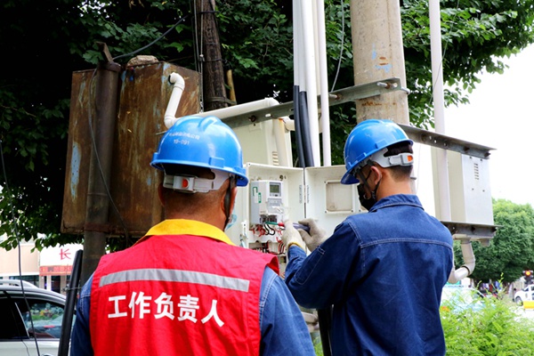 國(guó)網(wǎng)伊犁供電公司：嚴(yán)抓“小”現(xiàn)場(chǎng)，推進(jìn)“大”安全