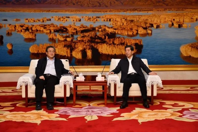 中核集團黨組書記、董事長余劍鋒與寧夏黨委書記陳潤兒會談