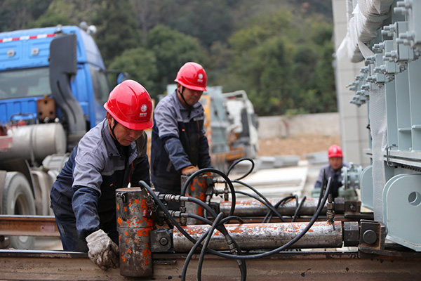 國網(wǎng)寧?？h供電公司110千伏益豐輸變電工程主變壓器順利卸載就位