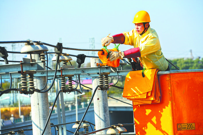 【國家電網(wǎng)公司特等勞?！坷钫伎? width=