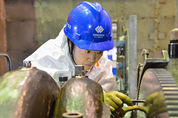 敬業(yè)奉獻(xiàn)的“大姐”班長(zhǎng)——記國家能源集團(tuán)雁石發(fā)電公司熱控班班長(zhǎng)曾德彩