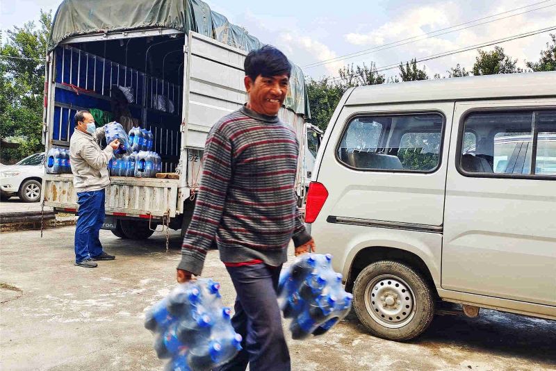 國(guó)能德宏公司開展“情系老鄉(xiāng)”春節(jié)慰問