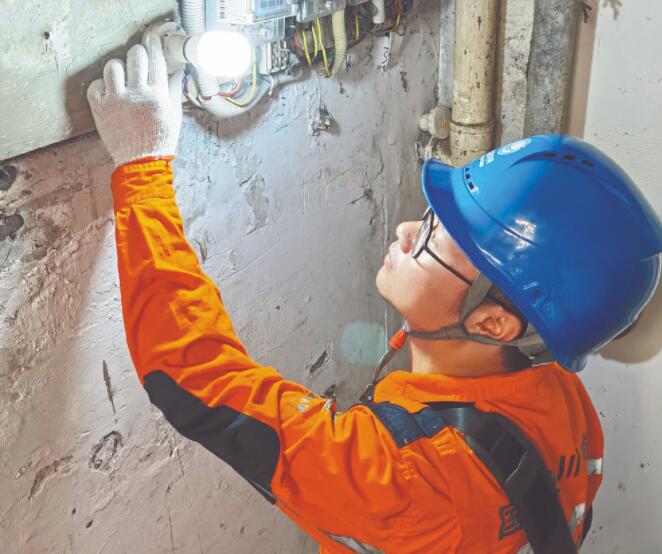 有一分熱，發(fā)一分光——“四川好人”瀘州供電公司員工李鳳麟的志愿服務故事