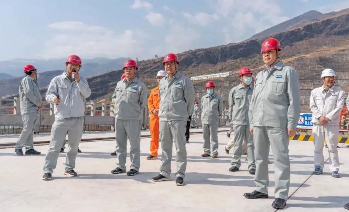 雷鳴山、韓君赴白鶴灘水電站調研