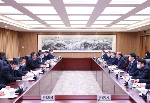 辛保安、張智剛與哈電集團(tuán)董事長(zhǎng)曹志安、總經(jīng)理吳偉章會(huì)談