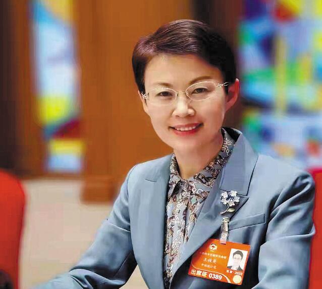 【兩會(huì)】全國(guó)政協(xié)委員王桂英:以優(yōu)質(zhì)供電服務(wù)推動(dòng)居住社區(qū) 新能源汽車(chē)充電設(shè)施建設(shè)