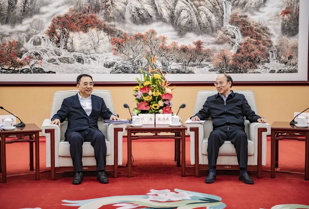 鄒磊拜會中國石油集團黨組書記、董事長戴厚良