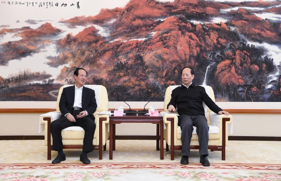 丁焰章拜會(huì)內(nèi)蒙古自治區(qū)黨委書記、人大常委會(huì)主任石泰峰