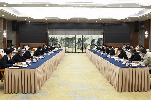 國(guó)家電網(wǎng)董事長(zhǎng)辛保安、總經(jīng)理張智剛拜會(huì)重慶市委書(shū)記陳敏爾、市長(zhǎng)胡衡華