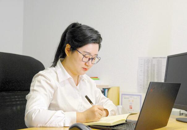 專注實(shí)干攻克難關(guān)， 建設(shè)卓越智慧車(chē)聯(lián)網(wǎng)平臺(tái)——記國(guó)網(wǎng)工匠韓慶雯