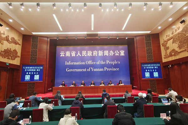 隨著“雙碳”戰(zhàn)略深入推進(jìn)，云南省立足綠色能源優(yōu)勢(shì)，堅(jiān)持以綠色能源開發(fā)和能源保障網(wǎng)建設(shè)為主線，加快推進(jìn)風(fēng)電、光伏發(fā)電等新能源項(xiàng)目建設(shè)，推動(dòng)能源產(chǎn)業(yè)成為第一大支柱產(chǎn)業(yè)。為解決當(dāng)前光伏發(fā)電項(xiàng)目開發(fā)中遇到的困