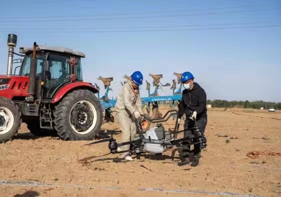 呼供開(kāi)展帶電作業(yè)，為農(nóng)戶解決困境