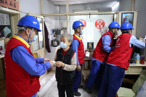 國網(wǎng)寧波海曙供電公司:暖心服務(wù) 為獨(dú)居老人打造“專屬”用電微改造