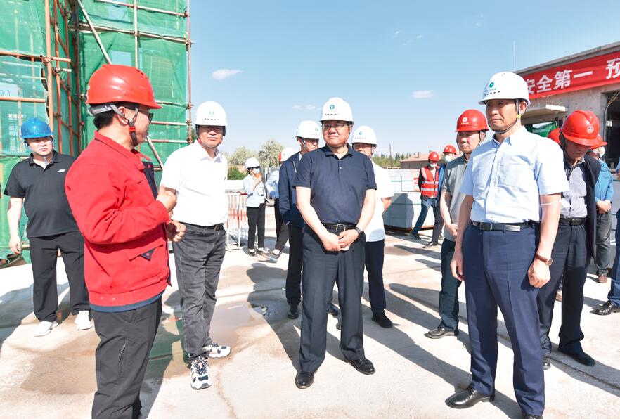 內蒙古電力集團公司總經(jīng)理、黨委副書記郝智強一行到烏海地區(qū)調研