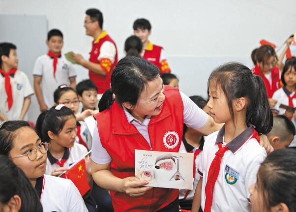 浙江永嘉縣紅十三愛心社25年，幫助4630名貧困學(xué)生