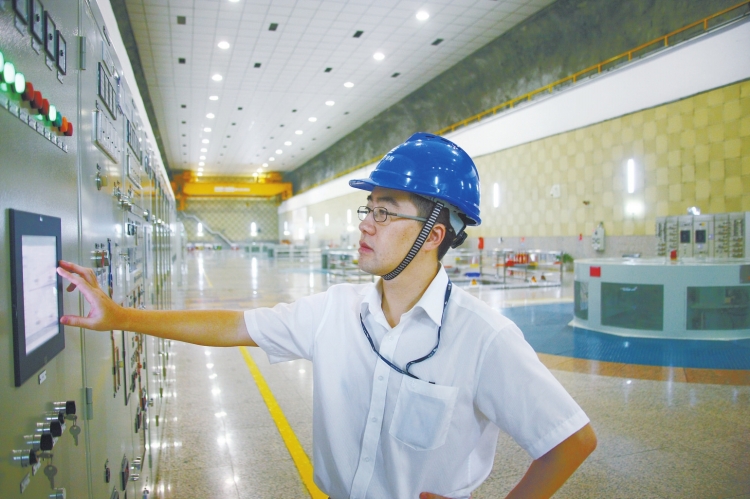 攻堅(jiān)克難、敢于開拓的創(chuàng)新先鋒——記南網(wǎng)調(diào)峰調(diào)頻公司檢修試驗(yàn)分公司總經(jīng)理、黨委副書記鞏宇