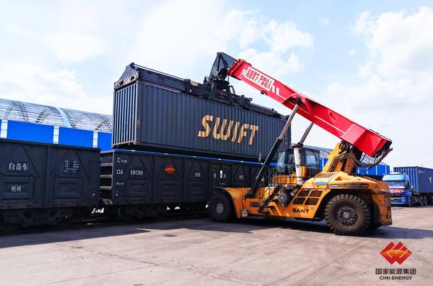 包神鐵路大物流集裝箱發(fā)運突破七萬標箱