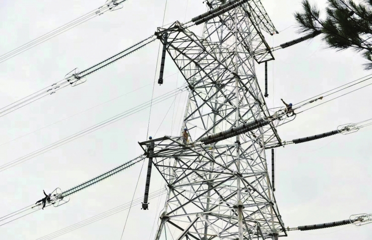 閩粵電力聯(lián)網線路工程全線貫通