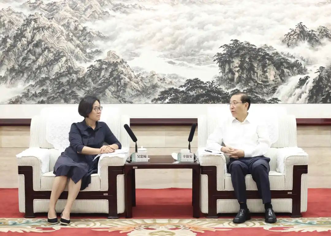 國家電網(wǎng)董事長、黨組書記辛保安與江西省委副書記、贛州市委書記吳忠瓊會(huì)談