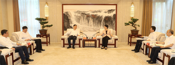 溫樞剛拜會(huì)四川省委常委、成都市委書記施小琳