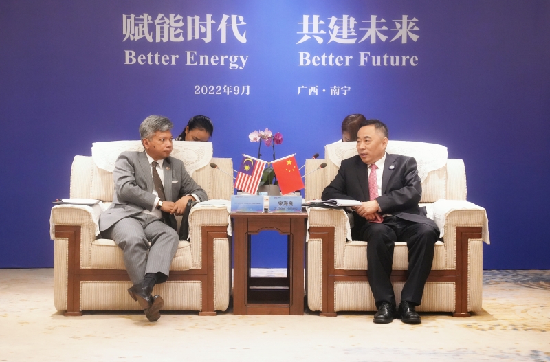 宋海良與馬來(lái)西亞駐華大使努西爾萬(wàn)會(huì)談