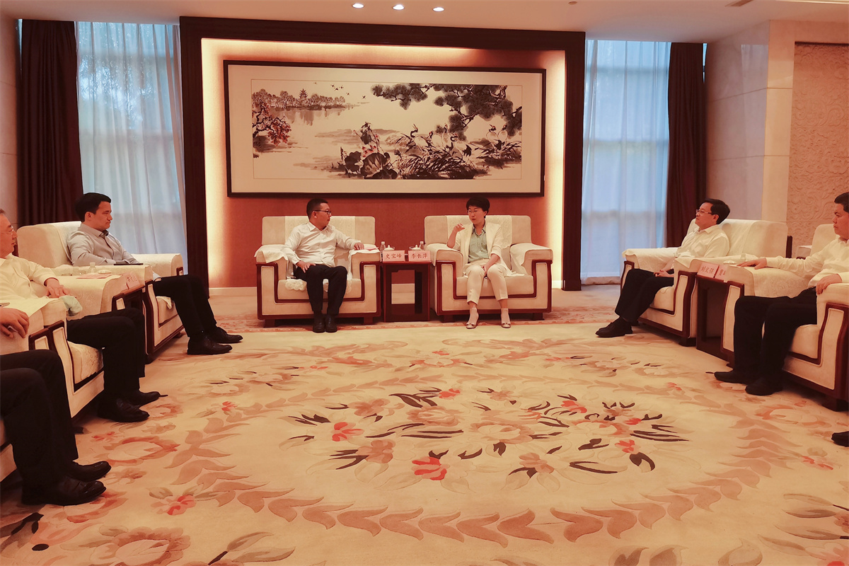 華潤(rùn)電力總裁史寶峰拜會(huì)山東省菏澤市、聊城市、東營(yíng)市