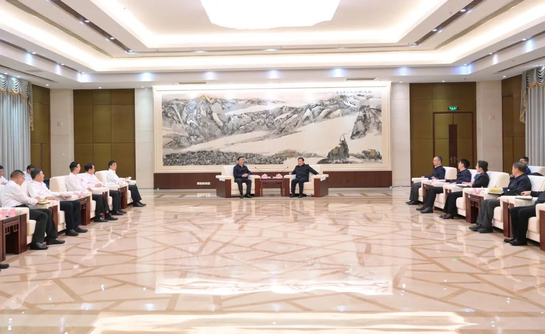 國家電網(wǎng)公司董事長、黨組書辛保安與四川省委書記王曉暉會(huì)談