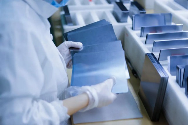 【索比月報】產(chǎn)量上升，新增產(chǎn)能逐步爬坡，新舊勢力繼續(xù)內(nèi)卷 ——9月光伏硅片市場總結(jié)