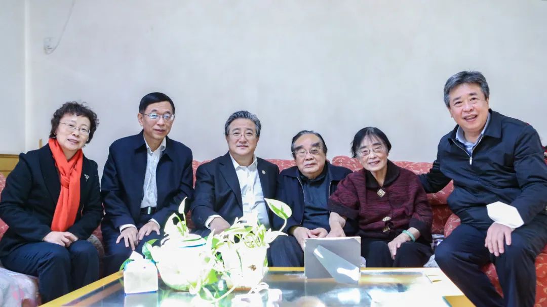 余劍鋒春節(jié)前夕看望慰問(wèn)核工業(yè)老領(lǐng)導(dǎo)蔣心雄、陳肇博