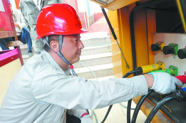 楊忠：善總結(jié)優(yōu)服務(wù)，讓客戶用好電