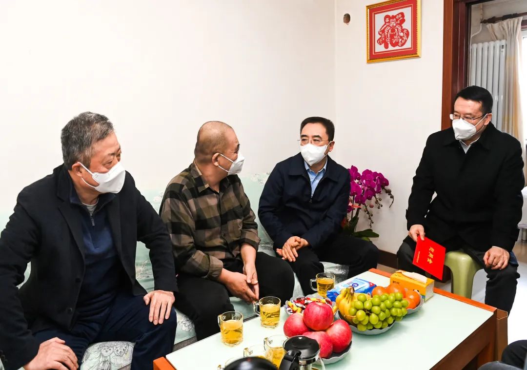 鄒磊、劉明勝走訪慰問退休老領(lǐng)導(dǎo)、勞模遺屬、困難黨員群眾