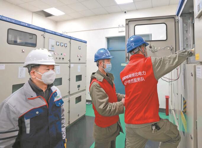 “你們春節(jié)不停工，我們?nèi)於荚趰彙? width=