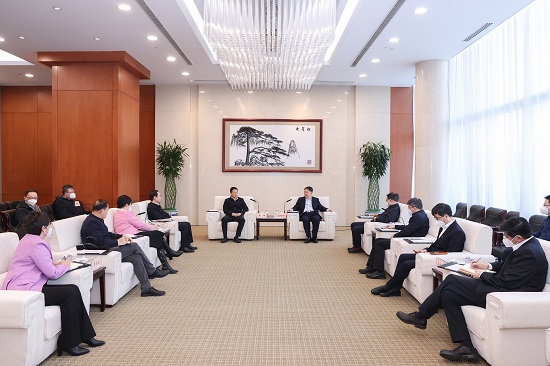 溫樞剛鄧建玲會(huì)見(jiàn)鄂爾多斯市委書(shū)記李理、市長(zhǎng)杜匯良