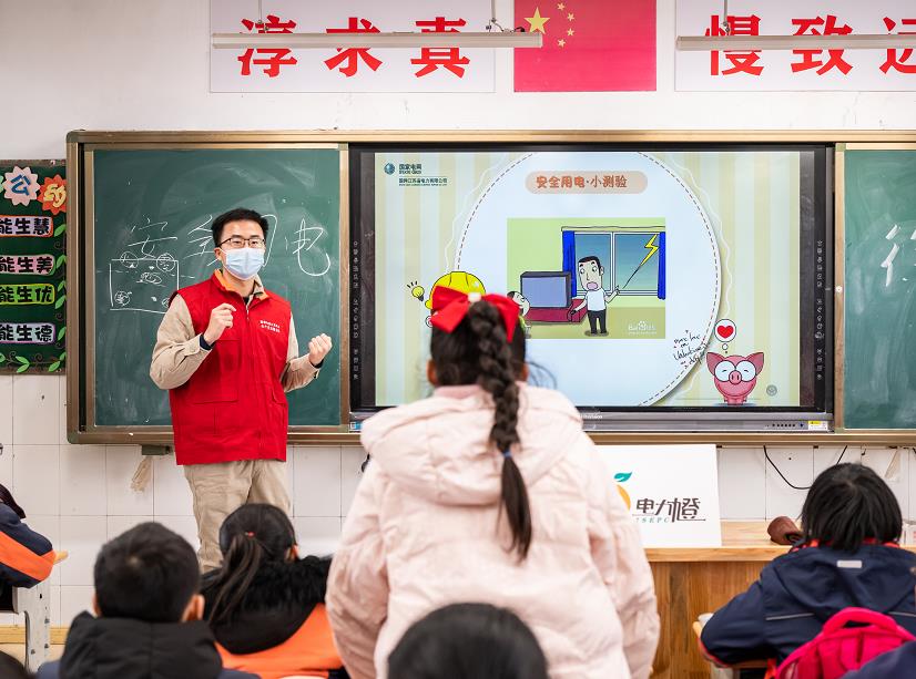 高淳椏溪:“紅馬甲”服務(wù)“開學(xué)季”