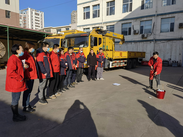 烏海市千里山供電公司宣貫消防管理標(biāo)準實操演練雙管齊下