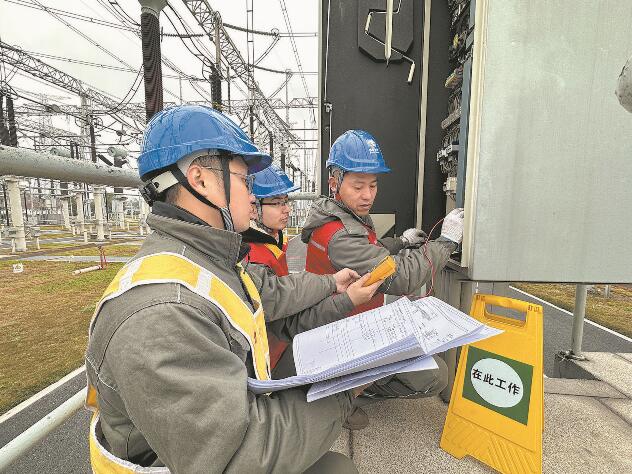 重慶500千伏洪板Ⅱ線改造綜合檢修現場