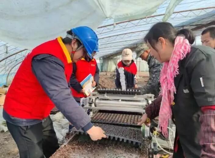 國(guó)網(wǎng)新疆電力公司貼心服務(wù)，為春耕春灌用電保駕護(hù)航