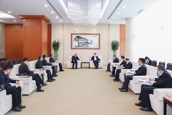 華能集團黨組書記溫樞剛會見青海省委常委、海東市委書記烏拉孜別克·熱蘇力汗