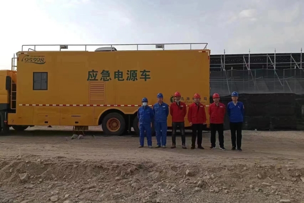 烏海市千里山供電公司：保電路上，我們一直在