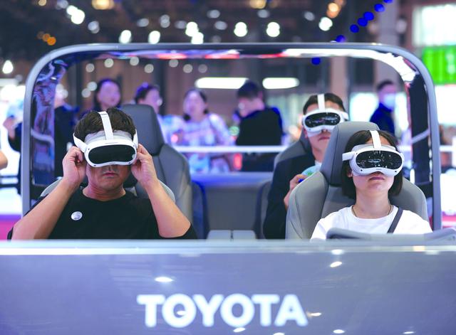 代表前沿技術(shù)方向，促使跨國車企轉(zhuǎn)型，新能源車在上海車展“唱主角”