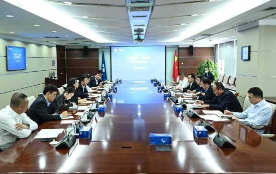 中國電建黨委常委、副總經(jīng)理劉源與中國建材股份副總裁王兵舉行會談