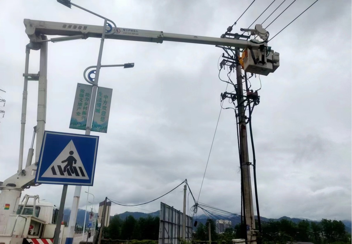 國網(wǎng)中方縣供電公司:帶電搭火優(yōu)服務 能帶不停保供電