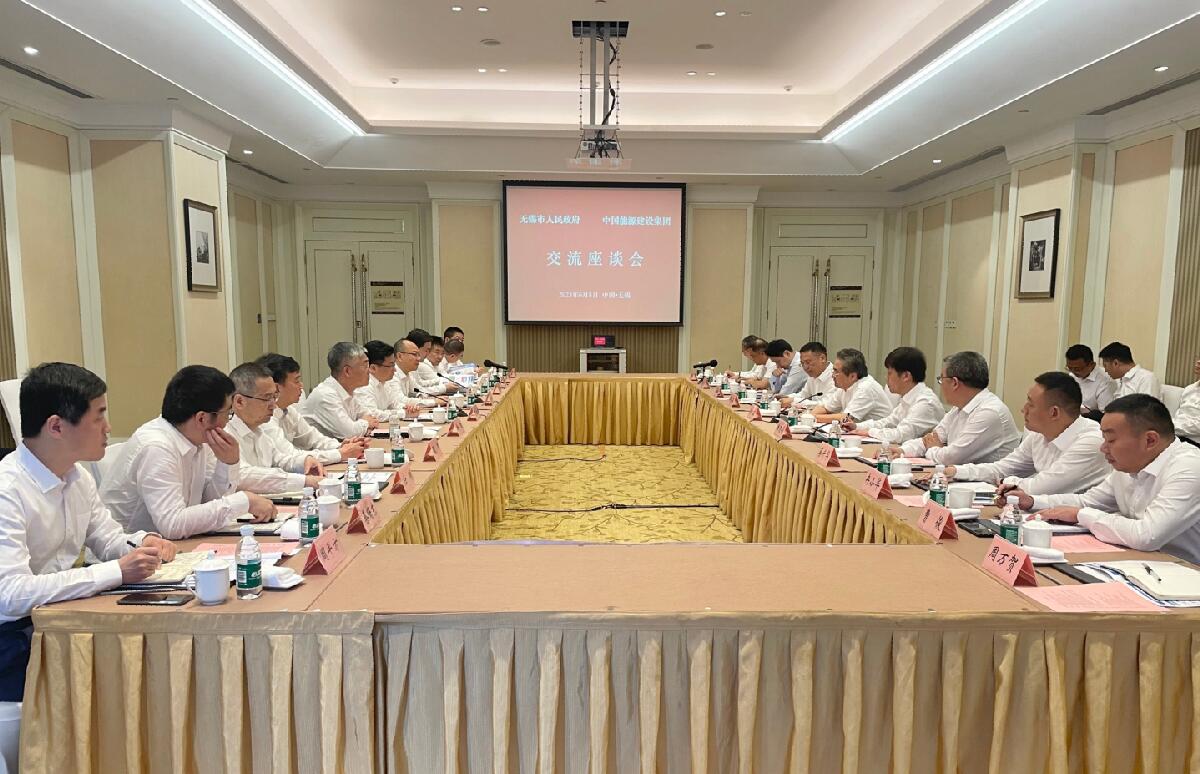 中國(guó)能建黨委常委、副總經(jīng)理吳云與無(wú)錫市委副書記、市長(zhǎng)趙建軍會(huì)談