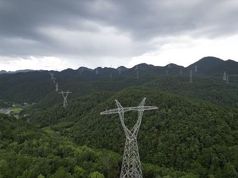 這項工程有新進(jìn)展，全面進(jìn)入架線施工階段
