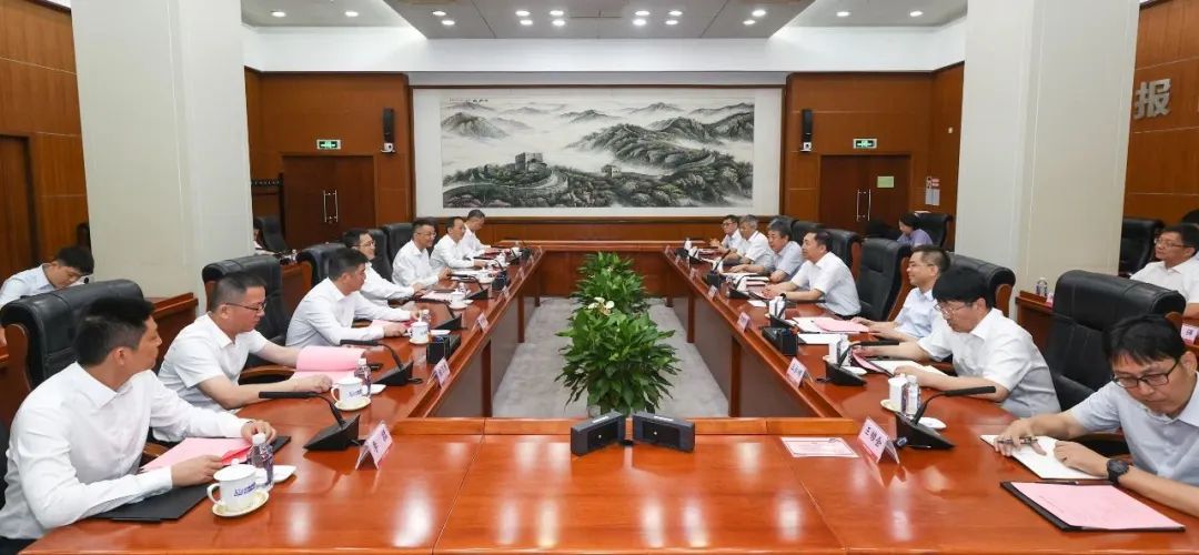 中核集團(tuán)黨組副書記、總經(jīng)理顧軍會見蘇州市委副書記、市長吳慶文一行