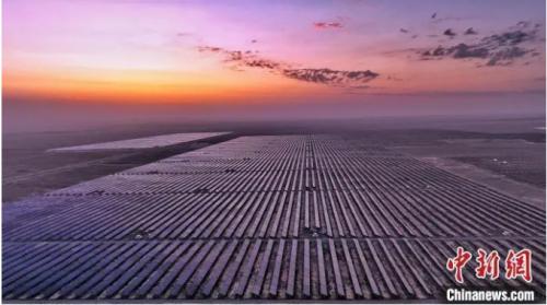 中國(guó)能建建成西北首個(gè)光、儲(chǔ)、氫、熱一體化項(xiàng)目!