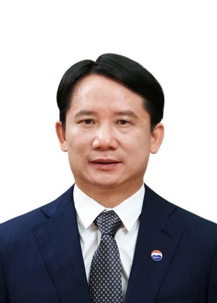 曾任貴州省能源局黨組書記、局長(zhǎng) 丁雄軍當(dāng)選中國(guó)貴州茅臺(tái)酒廠(集團(tuán))黨委書記