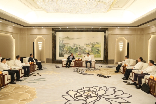 中國電建黨委副書記、總經(jīng)理王斌與江蘇省委常委、蘇州市委書記曹路寶舉行會(huì)談